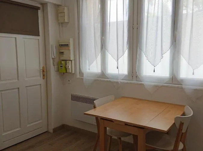 Petit A Chartrons / Jardin Public