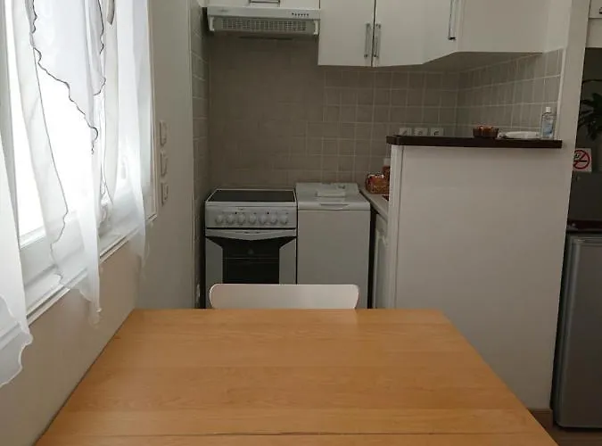 Petit A Chartrons / Jardin Public ボルドー